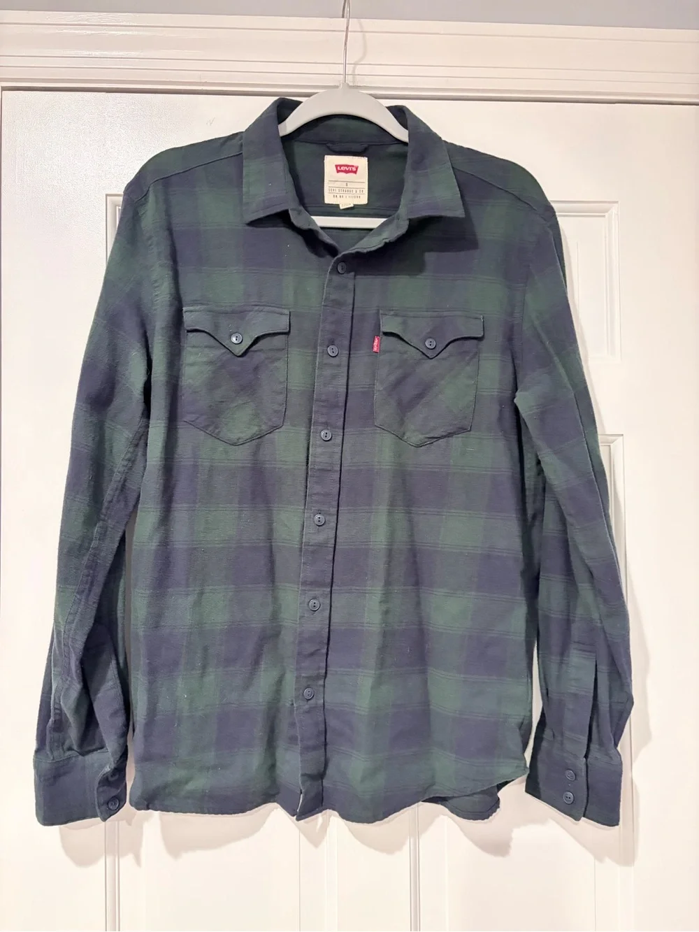 Levi’s Men’s Green & Navy Plaid Button Down Shirt Size Small